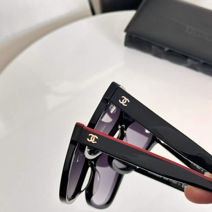 Picture of Chanel Sunglasses _SKUfw79479094fw